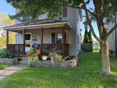 132 4th St NE, Strasburg, OH 44680