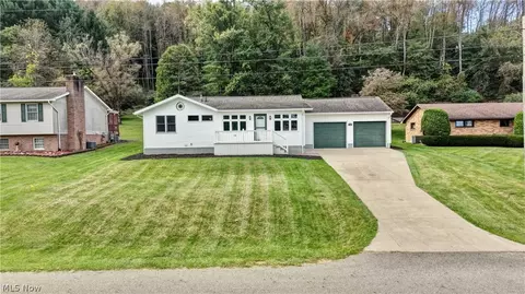 1184 Dawn Dr NE, New Philadelphia, OH 44663