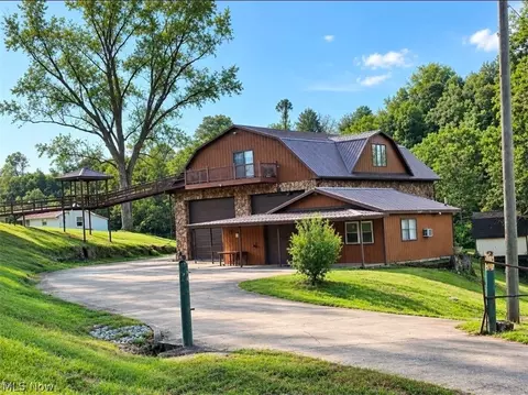 42 Orchard Ln, Ellenboro, WV 26346