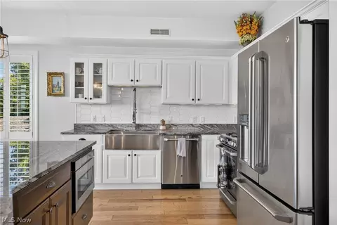 Kitchen - 9108 Larimar Dr, Willowick, OH 44095 photo 6 of 8