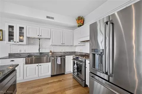 Kitchen - 9108 Larimar Dr, Willowick, OH 44095 photo 7 of 8
