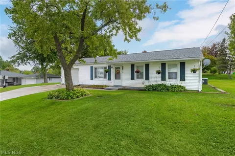 2772 Serra Vista Dr, Stow, OH 44224