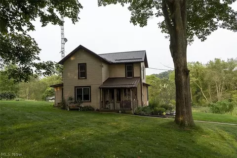 8000 Briggle Ave SW, East Sparta, OH 44626