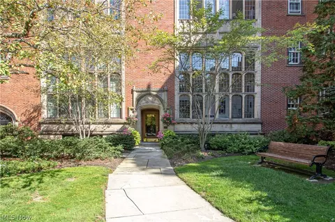 13715 Shaker Blvd #1B, Cleveland, OH 44120