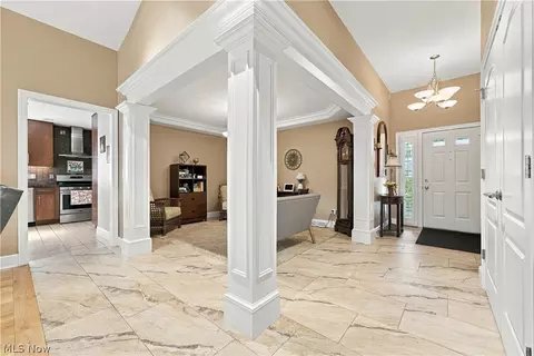 Entry Way - 7866 Walnut St #B, Boardman, OH 44512 photo 2 of 3