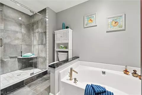 Bath - 7866 Walnut St #B, Boardman, OH 44512 photo 2 of 3