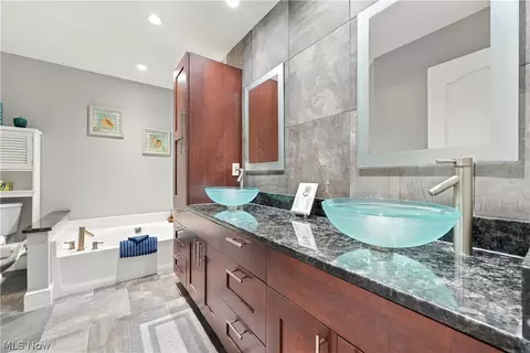 Bath - 7866 Walnut St #B, Boardman, OH 44512 photo 1 of 3