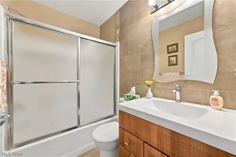 Bath - 7866 Walnut St #B, Boardman, OH 44512 photo 3 of 3