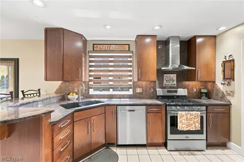 Kitchen - 7866 Walnut St #B, Boardman, OH 44512 photo 1 of 3