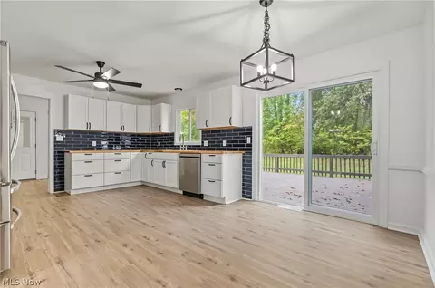 Kitchen - 6785 Tanglewood Dr, Boardman, OH 44512 photo 3 of 3