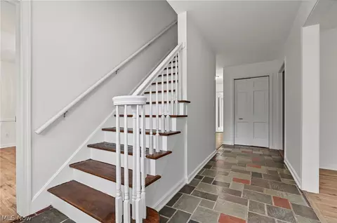 Entry Way - 6785 Tanglewood Dr, Boardman, OH 44512 photo 2 of 3