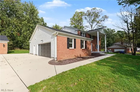 Exterior - 6785 Tanglewood Dr, Boardman, OH 44512 photo 3 of 5