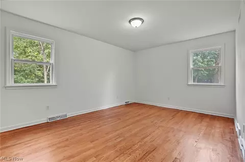 Bedroom - 6785 Tanglewood Dr, Boardman, OH 44512 photo 6 of 8