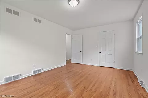 Bedroom - 6785 Tanglewood Dr, Boardman, OH 44512 photo 7 of 8