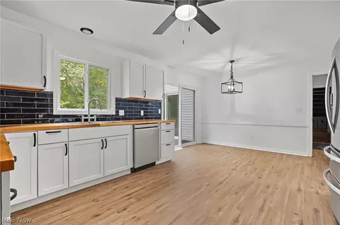 Kitchen - 6785 Tanglewood Dr, Boardman, OH 44512 photo 2 of 3