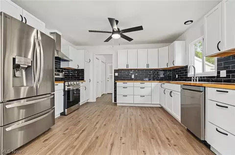 Kitchen - 6785 Tanglewood Dr, Boardman, OH 44512 photo 1 of 3