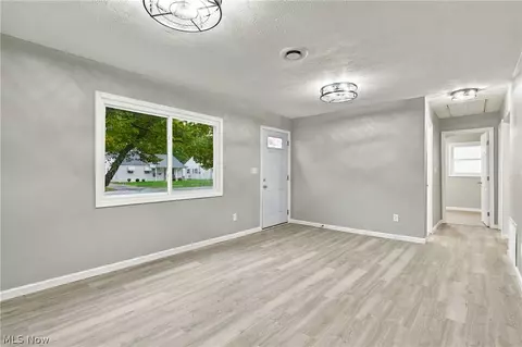 Living - 330 Roosevelt Ave, Elyria, OH 44035 photo 2 of 3