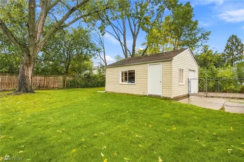 Exterior - 330 Roosevelt Ave, Elyria, OH 44035 photo 5 of 6