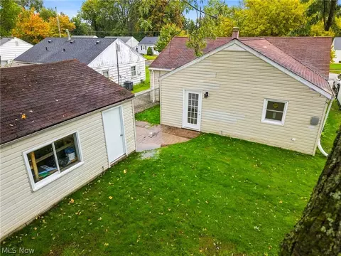 Exterior - 330 Roosevelt Ave, Elyria, OH 44035 photo 6 of 6