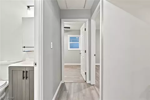 Entry Way - 330 Roosevelt Ave, Elyria, OH 44035 photo 2 of 2