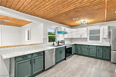Kitchen - 330 Roosevelt Ave, Elyria, OH 44035 photo 5 of 5