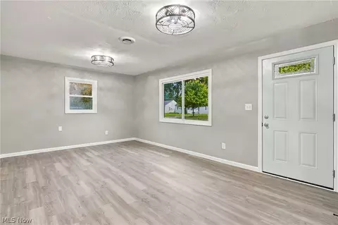 Living - 330 Roosevelt Ave, Elyria, OH 44035 photo 3 of 3