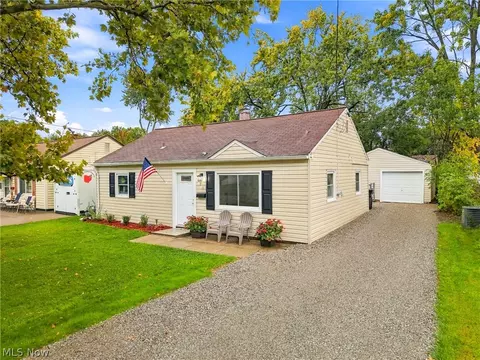 Exterior - 330 Roosevelt Ave, Elyria, OH 44035 photo 2 of 6