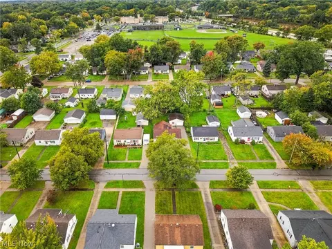 View/Area - 330 Roosevelt Ave, Elyria, OH 44035 photo 2 of 3
