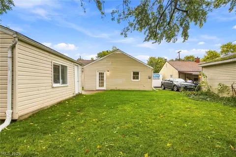 Exterior - 330 Roosevelt Ave, Elyria, OH 44035 photo 4 of 6