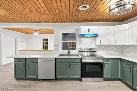 Kitchen - 330 Roosevelt Ave, Elyria, OH 44035 photo 3 of 5