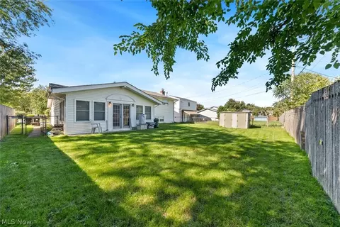 Exterior - 111 Edgefield Dr, Elyria, OH 44035 photo 1 of 2