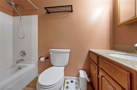 Bath - 111 Edgefield Dr, Elyria, OH 44035 photo 2 of 3