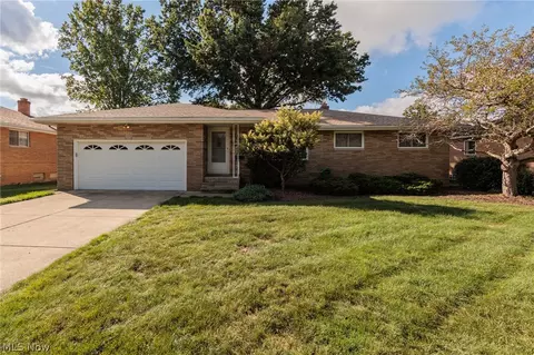 13625 Claremont Ave, Middleburg Heights, OH 44130