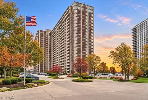 12900 Lake Ave #216, Lakewood, OH 44107