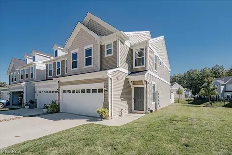 849 S Parkside Dr, Westlake, OH 44145