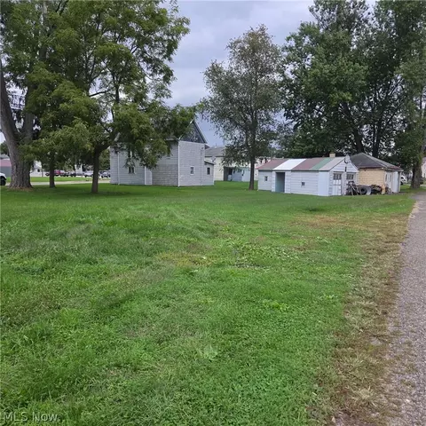 123 N Goodrich St, Newcomerstown, OH 43832