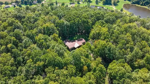 2038 Oldtown Valley Rd SE, New Philadelphia, OH 44663