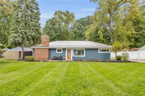 5821 Lake Rd, Mentor On The Lake, OH 44060