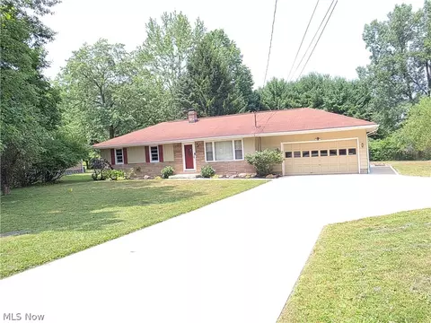 1009 Florence Dr, Macedonia, OH 44056