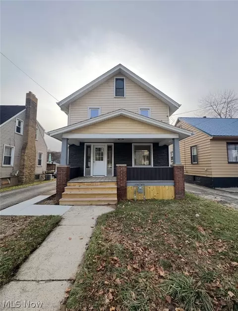 321 W Wood St W, Lowellville, OH 44436