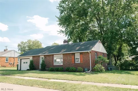 806 38th St NW, Canton, OH 44709