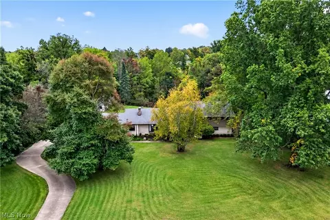 7805 Spring Lake Ln, Canfield, OH 44406