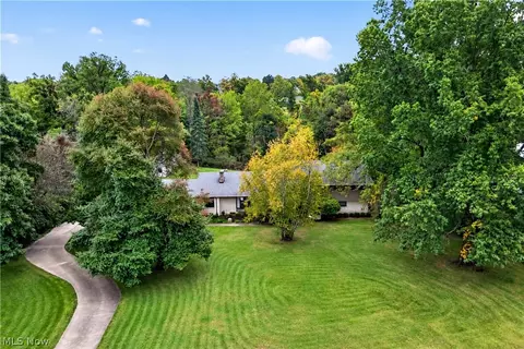 7805 Spring Lake Ln, Canfield, OH 44406