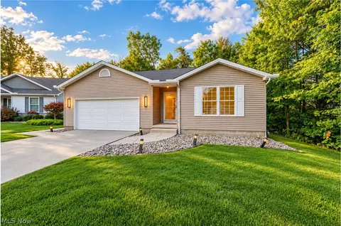 1393 Cross Cv, Austintown, OH 44515
