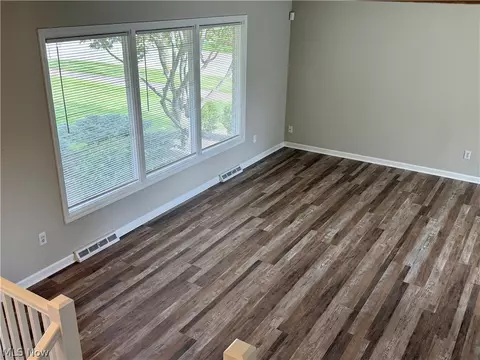 Living - 7052 Fox Hill Dr, Solon, OH 44139 photo 2 of 9