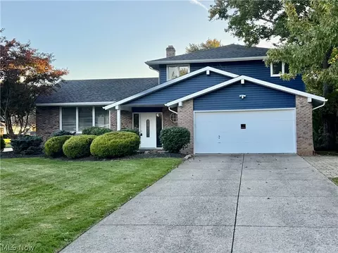 7052 Fox Hill Dr, Solon, OH 44139