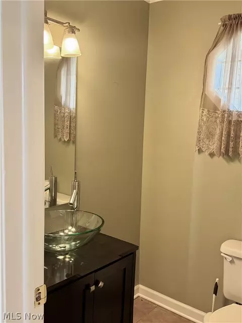 Bath - 7052 Fox Hill Dr, Solon, OH 44139 photo 1 of 3
