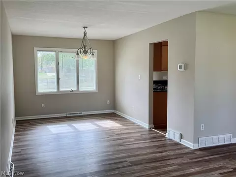 Living - 7052 Fox Hill Dr, Solon, OH 44139 photo 4 of 9