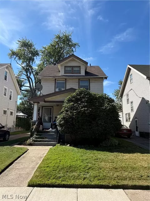 3884 E 42nd St, Newburgh Heights, OH 44105