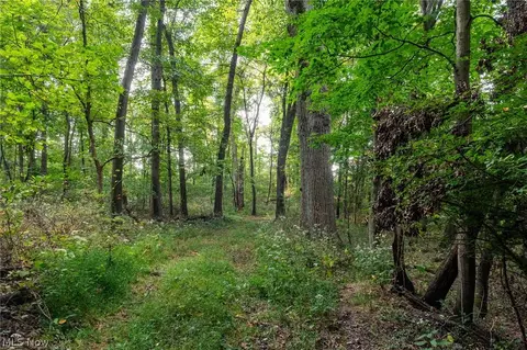 10772 Lawndell Rd SW #1, Navarre, OH 44662
